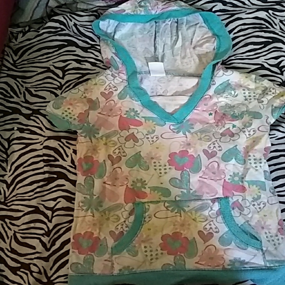 Im selling a little kids t shirt